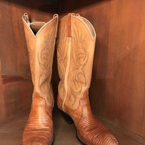 Women’s Western Boots Size 10!